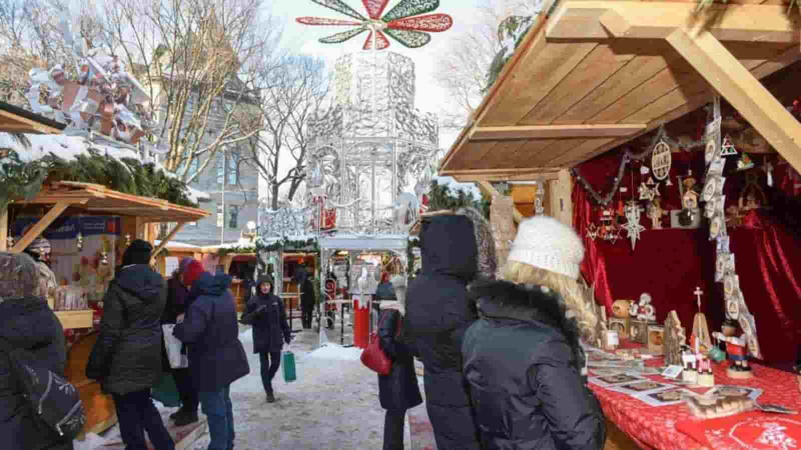 Khu chợ giáng sinh trung tâm thành phố Quebec